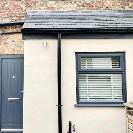 Townhouse With Private Parking Villa York Exteriör bild