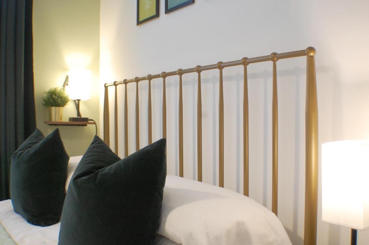 Townhouse With Private Parking Villa York Exteriör bild