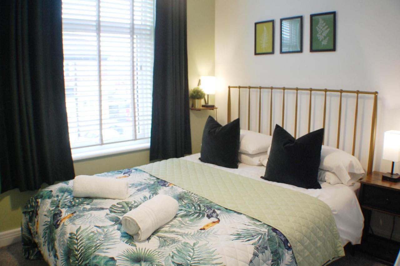 Townhouse With Private Parking Villa York Exteriör bild
