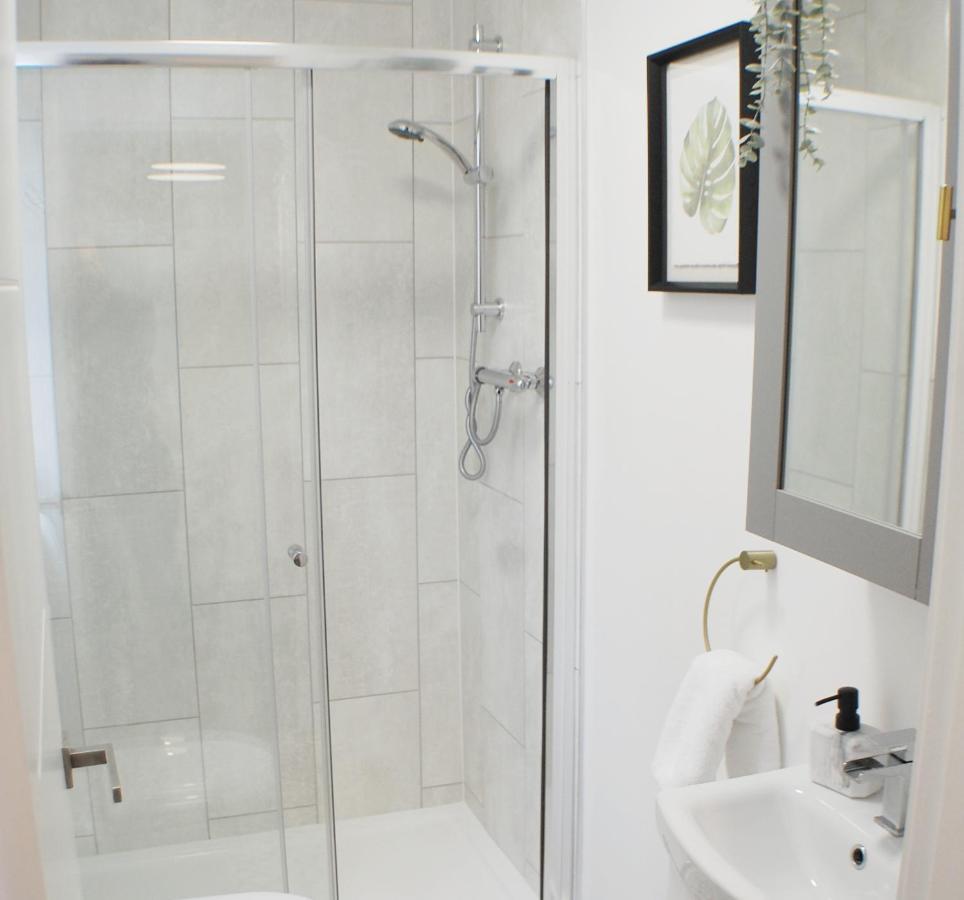 Townhouse With Private Parking Villa York Exteriör bild