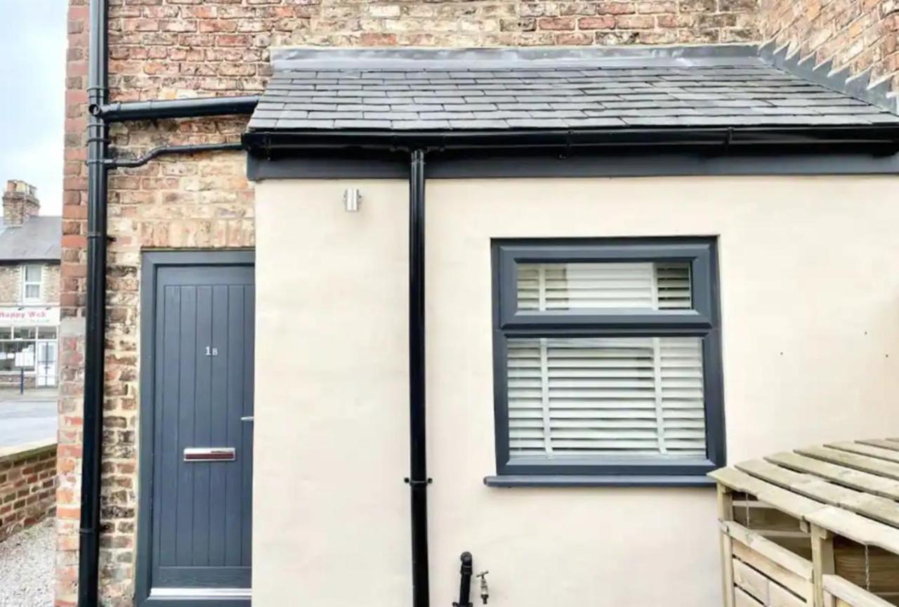 Townhouse With Private Parking Villa York Exteriör bild